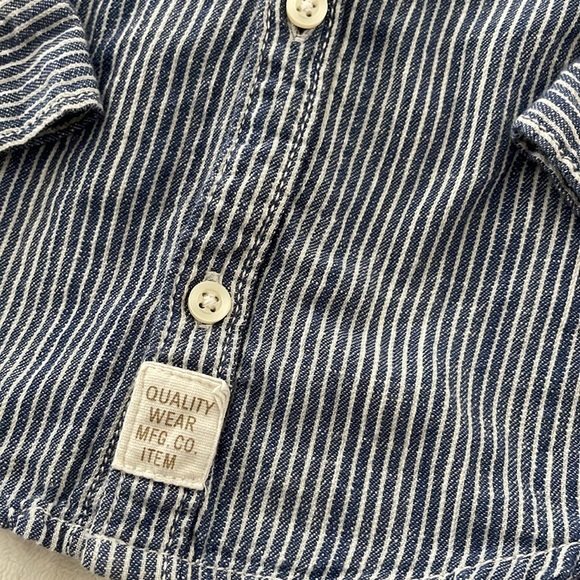 Carter’s 2T Button Down Shirt - Picture 2 of 4